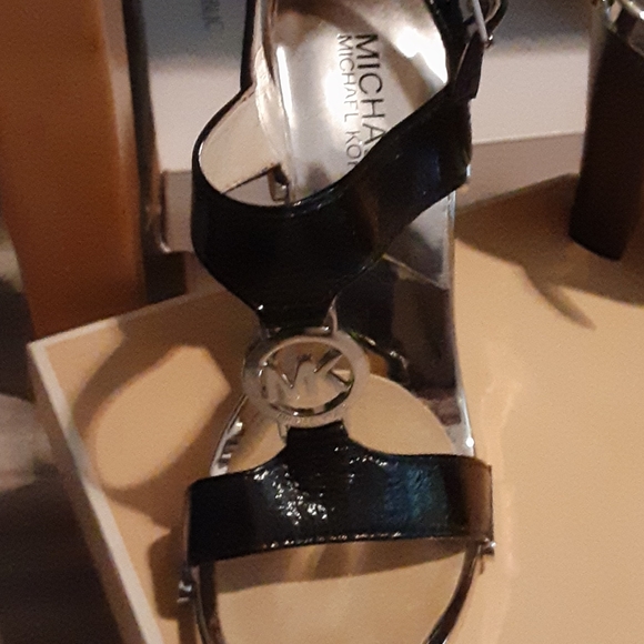 Meet your Posher, Gina - Picture 2 of 4